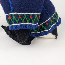 Load image into Gallery viewer, Loon Packing Doll Wool CAN