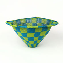 Load image into Gallery viewer, Wire Vase
